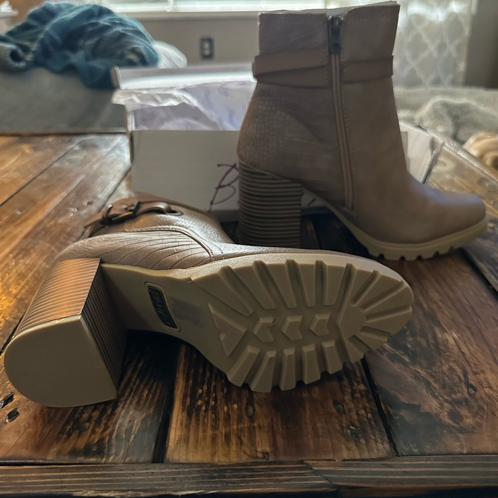 Blowfish Women's Tan Ankle Boots - Picture 3 of 5